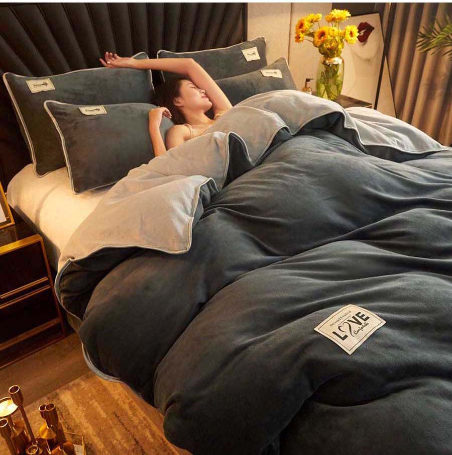 Tmavosivá Zamatová Prikrývka