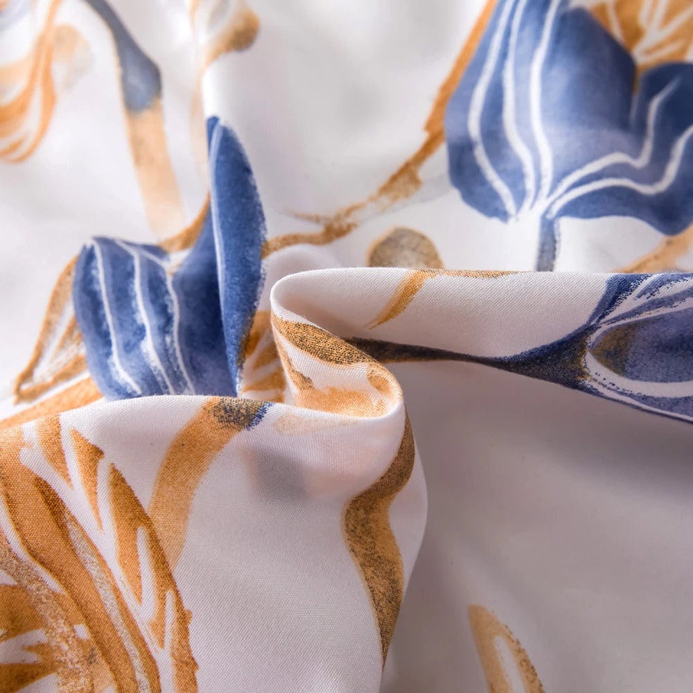 Biela Prikrývka S Modrými A Hnedými Kvetmi