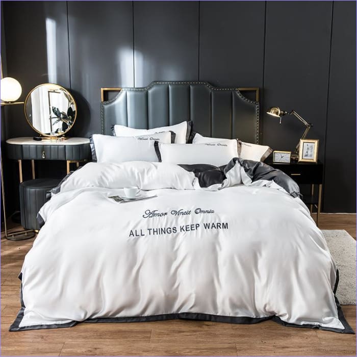 Biela Prikrývka S Čiernym Okrajom