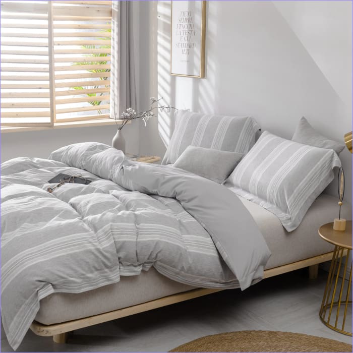 Svetlosivá A Biela Prikrývka