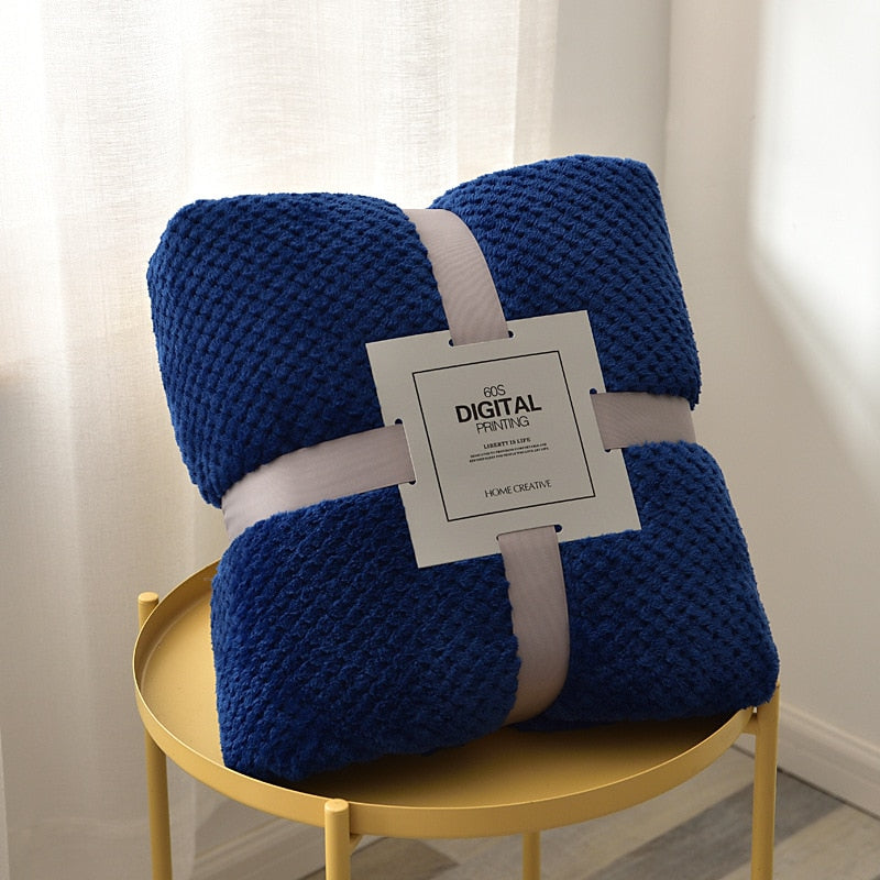 Tmavomodrá Kockovaná Fleecová Deka Z Mikrovlákna