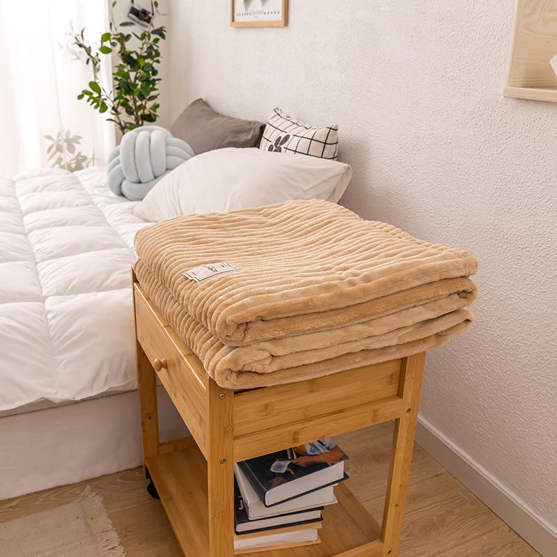 Hnedá Kockovaná Hnedá Deka Do Postele